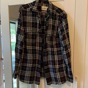 Goodfellow Men’s Navy Plaid light weight flannel Shirt